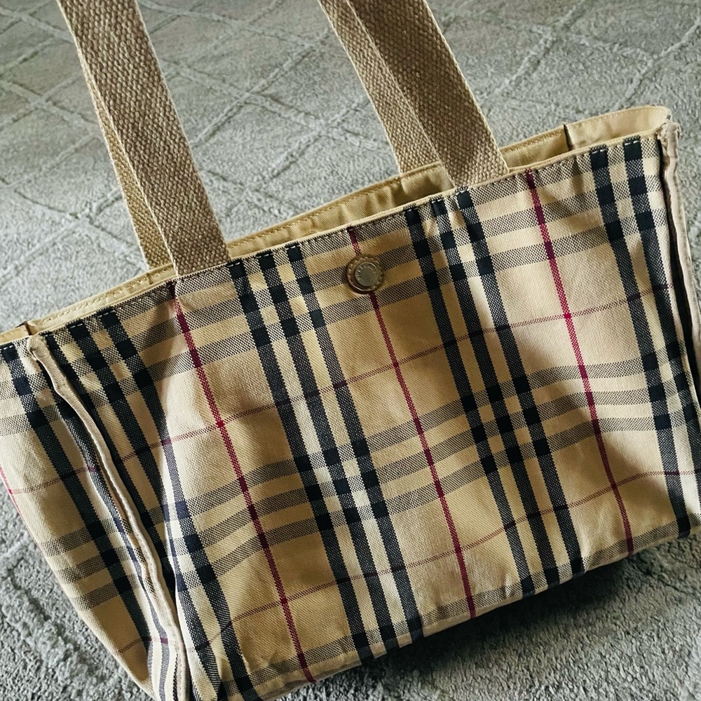 Authentic BURBERRY CANVAS TOTE 👜